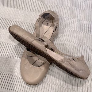 Ahnu yoga ballet leather flats 9 GUC